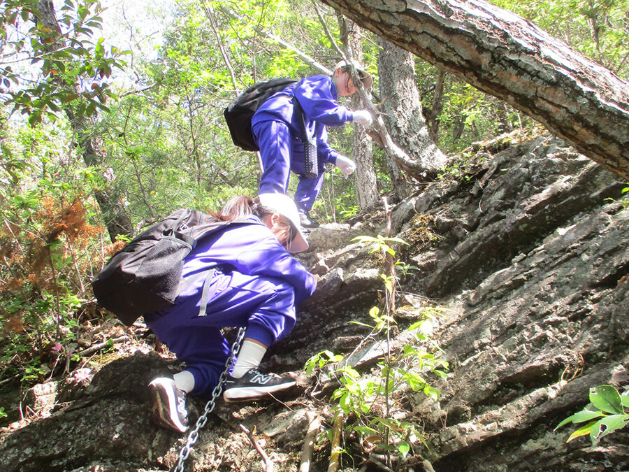 下有知中学校1年生は山王山への登山を行いました